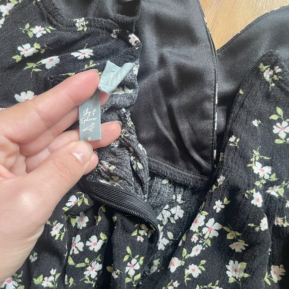 Size Medium* Sky and Sparrow Black Flower Dress - Picture 1 of 4